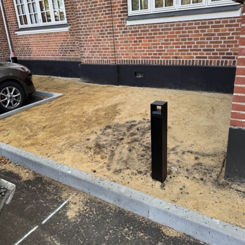 Klargøring til belægningsarbejde uden for et hus