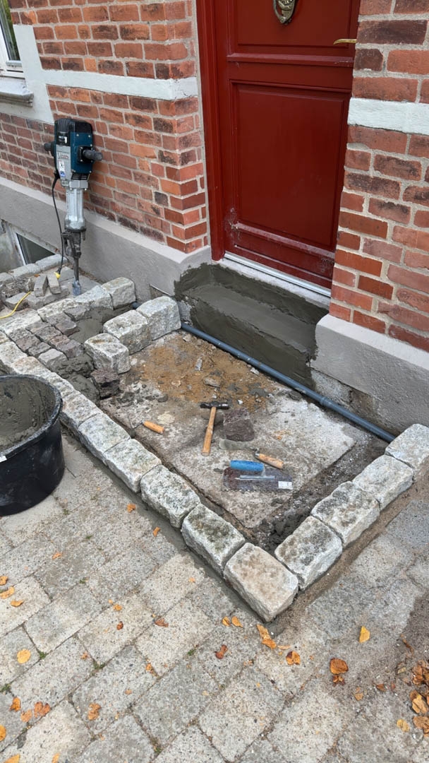 Proces for belægning ved indgangen til et hus 